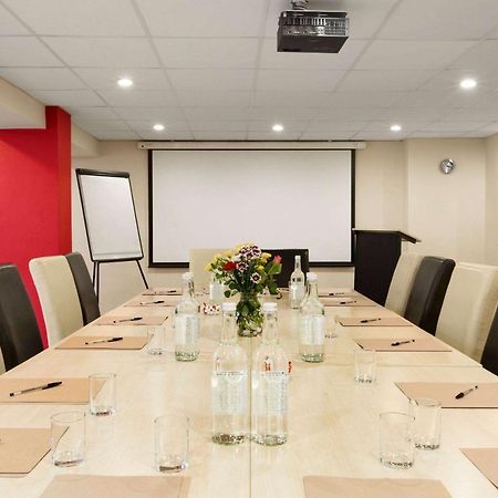 Ramada Hounslow - Heathrow East Экстерьер фото