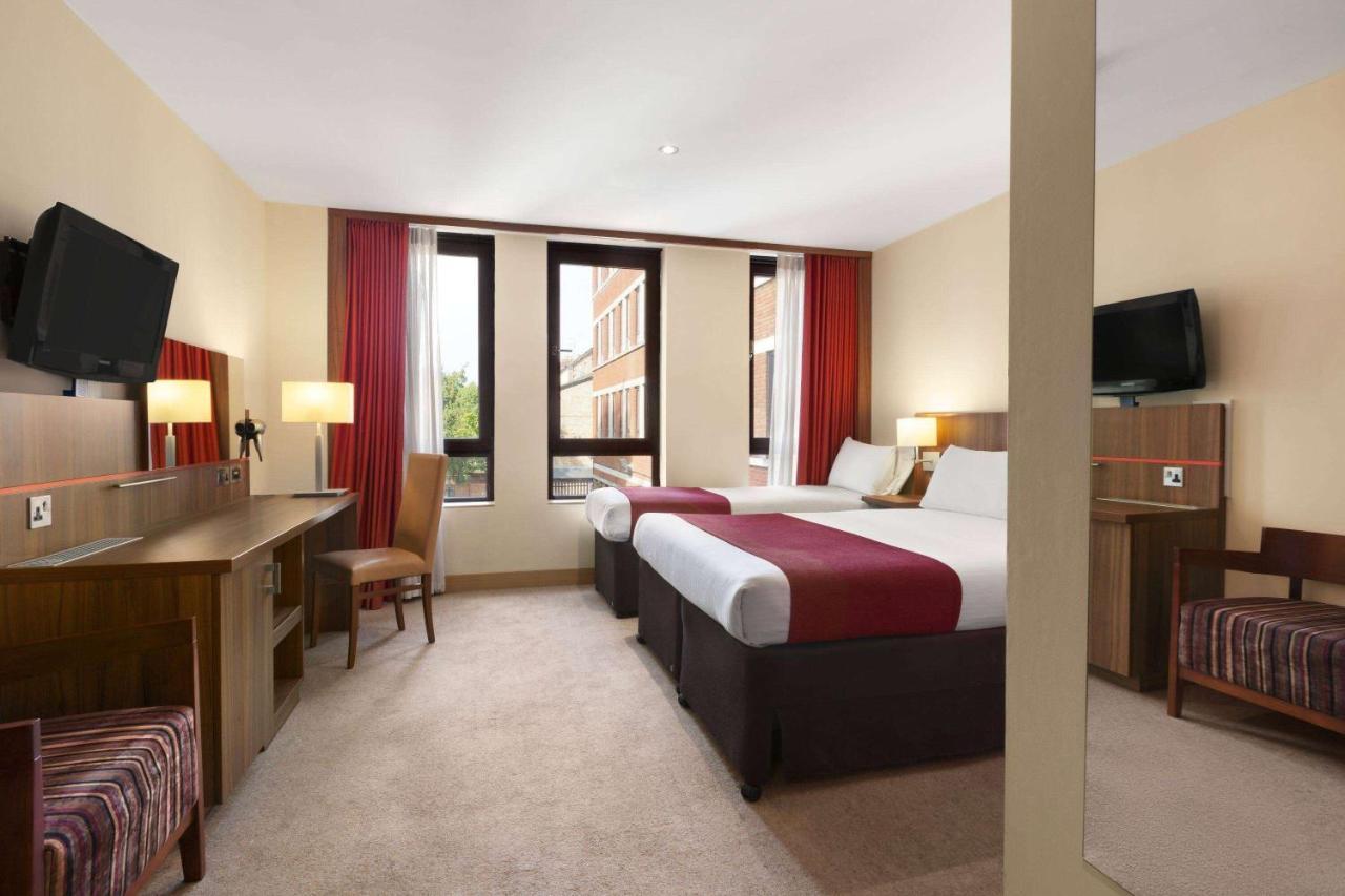 Ramada Hounslow - Heathrow East Экстерьер фото