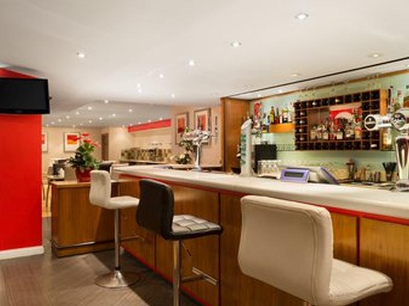 Ramada Hounslow - Heathrow East Экстерьер фото