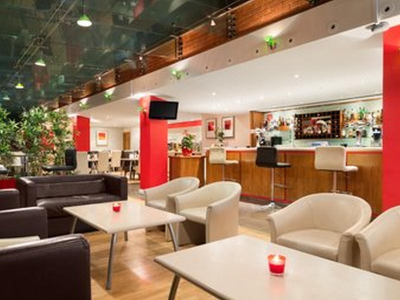 Ramada Hounslow - Heathrow East Экстерьер фото