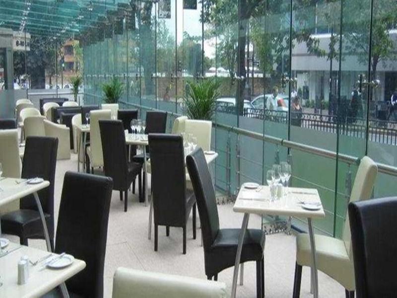 Ramada Hounslow - Heathrow East Экстерьер фото
