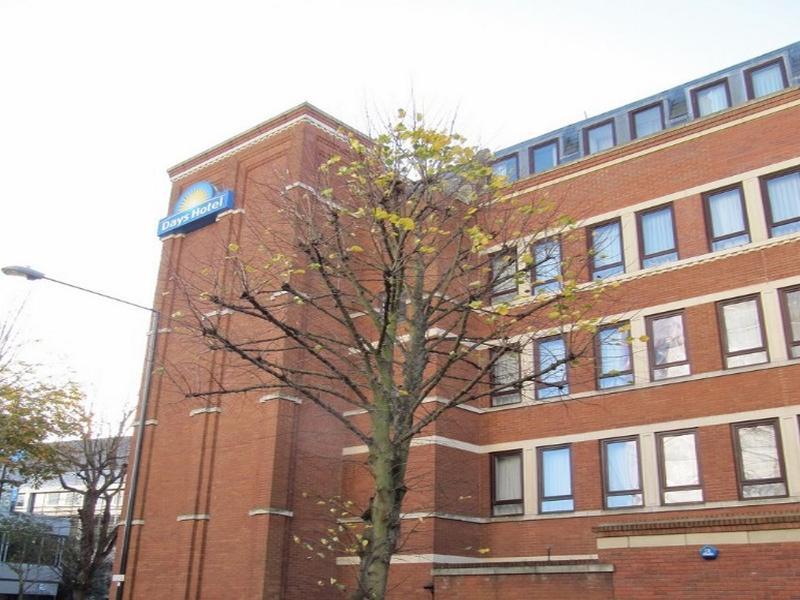Ramada Hounslow - Heathrow East Экстерьер фото