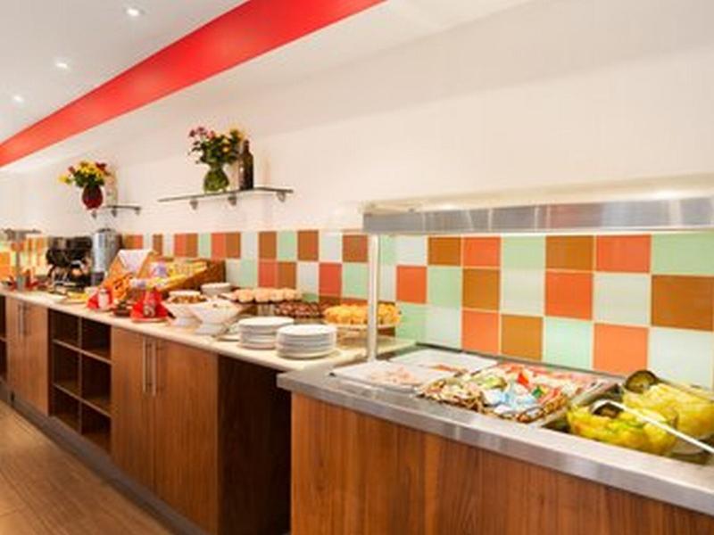 Ramada Hounslow - Heathrow East Экстерьер фото