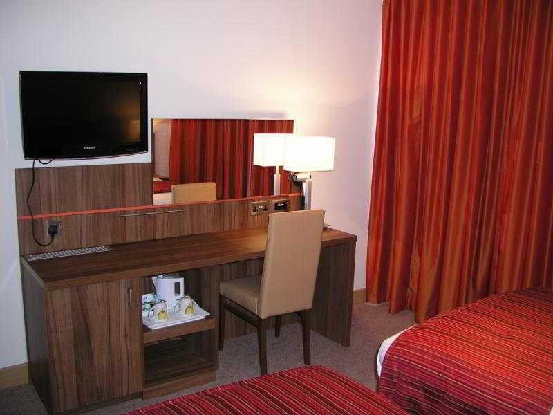 Ramada Hounslow - Heathrow East Номер фото
