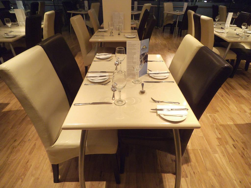 Ramada Hounslow - Heathrow East Экстерьер фото