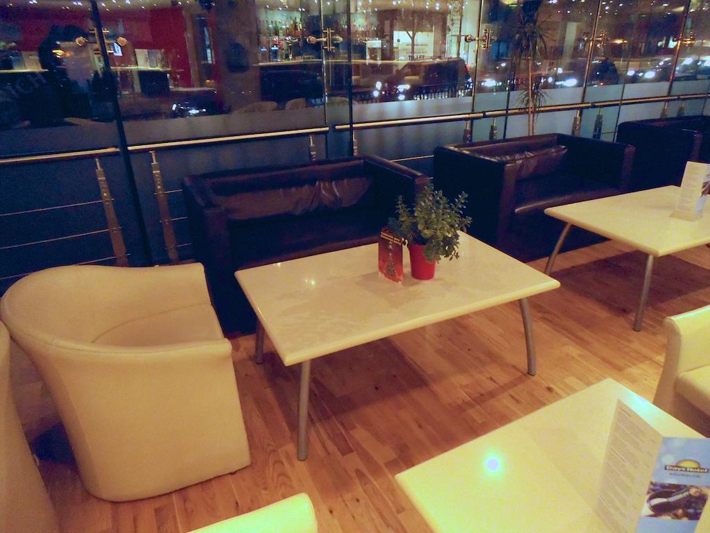 Ramada Hounslow - Heathrow East Экстерьер фото