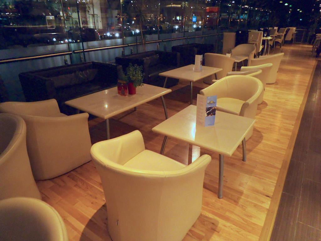 Ramada Hounslow - Heathrow East Экстерьер фото