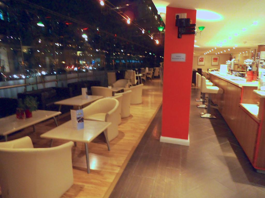 Ramada Hounslow - Heathrow East Экстерьер фото