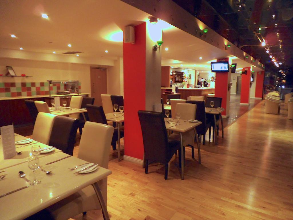 Ramada Hounslow - Heathrow East Экстерьер фото