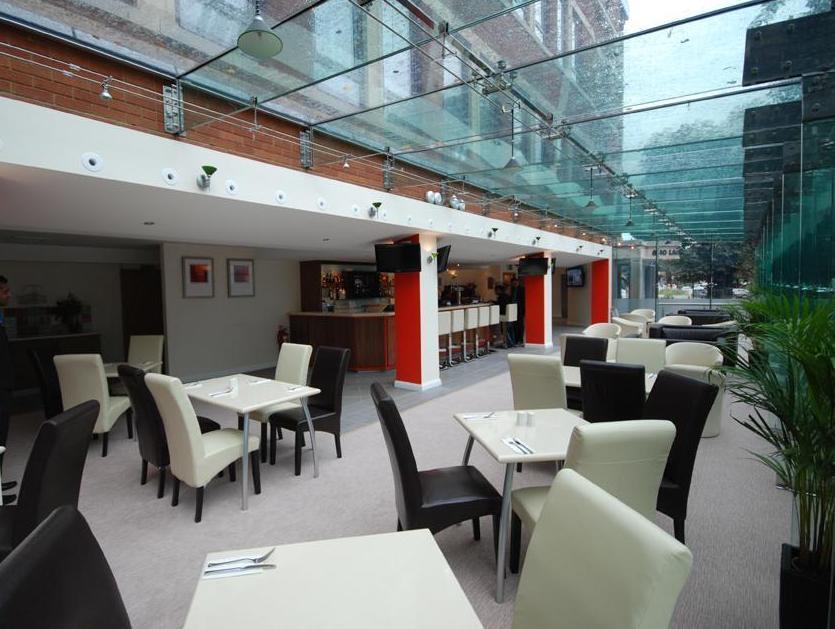 Ramada Hounslow - Heathrow East Экстерьер фото