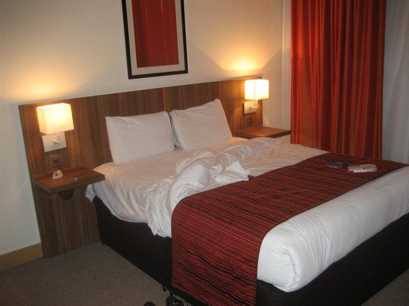 Ramada Hounslow - Heathrow East Экстерьер фото