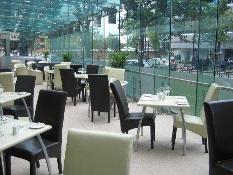 Ramada Hounslow - Heathrow East Экстерьер фото