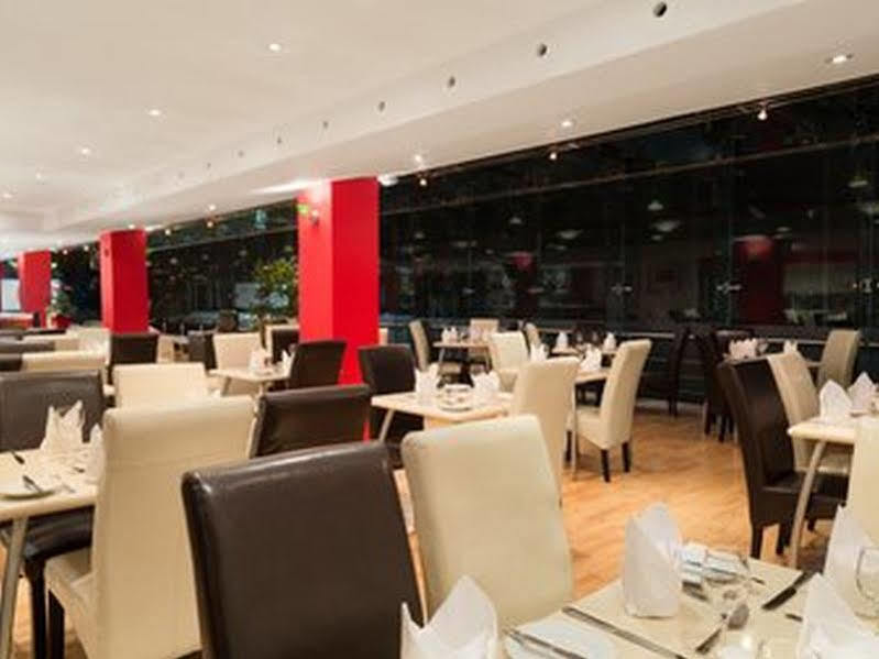 Ramada Hounslow - Heathrow East Экстерьер фото