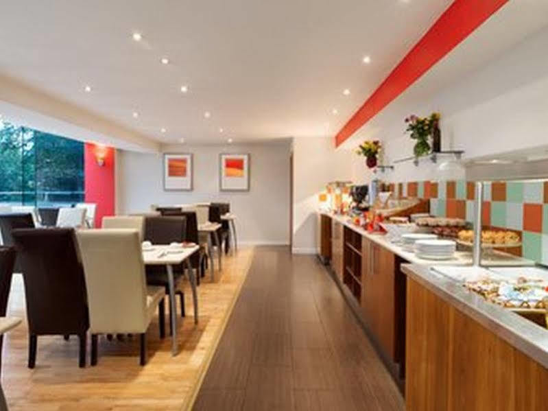 Ramada Hounslow - Heathrow East Экстерьер фото