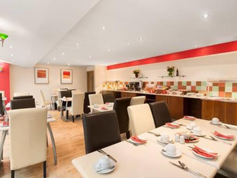 Ramada Hounslow - Heathrow East Экстерьер фото