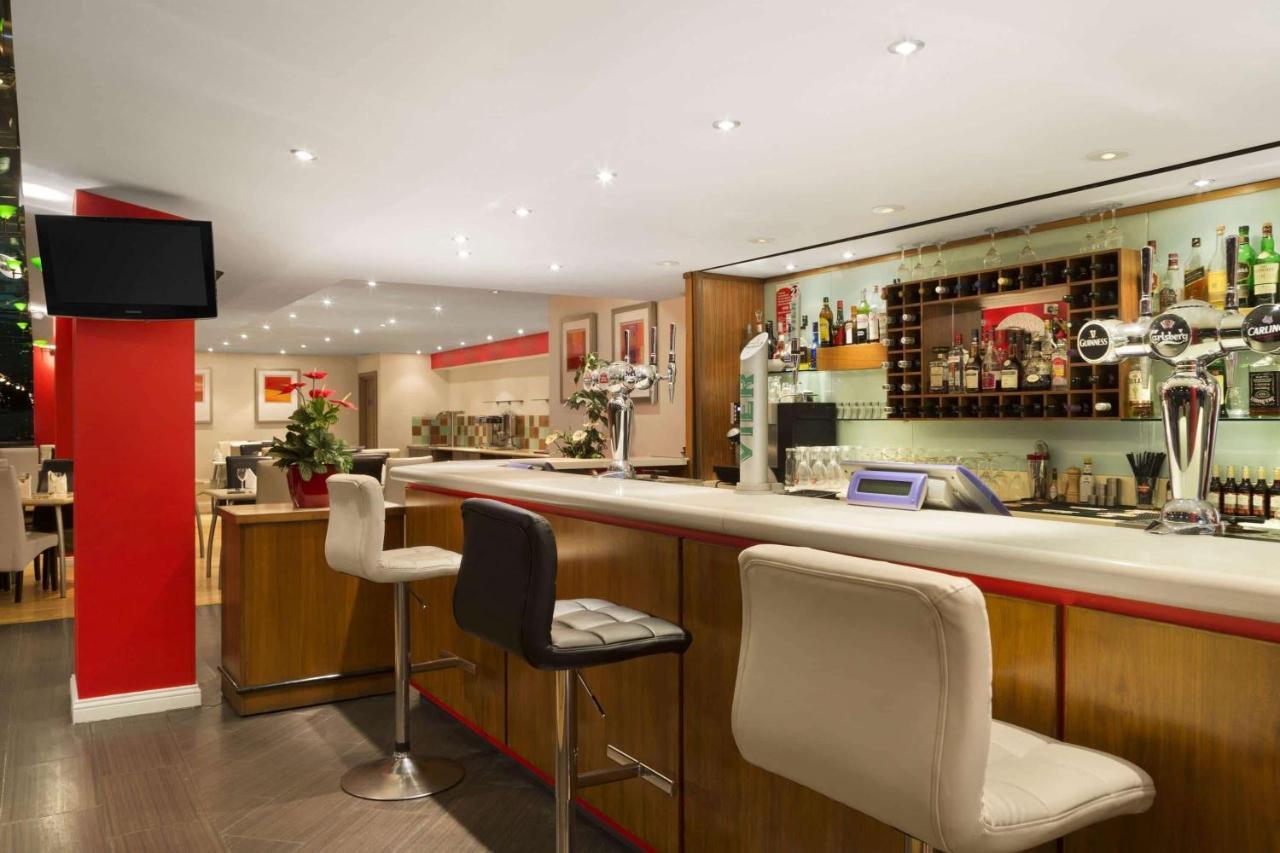 Ramada Hounslow - Heathrow East Экстерьер фото