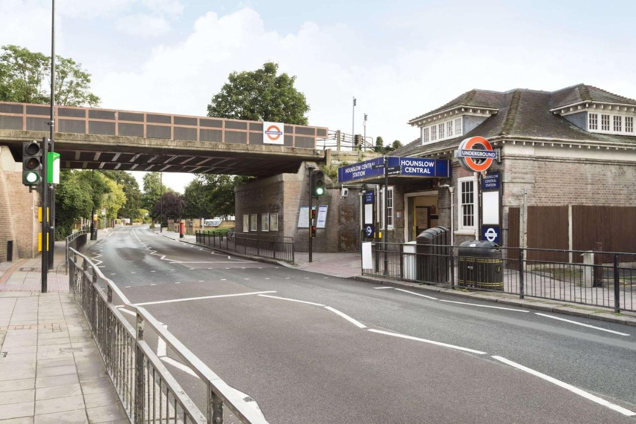 Ramada Hounslow - Heathrow East Экстерьер фото