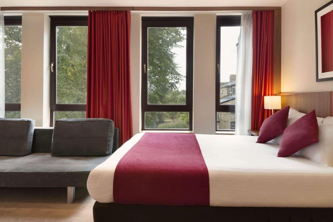 Ramada Hounslow - Heathrow East Экстерьер фото