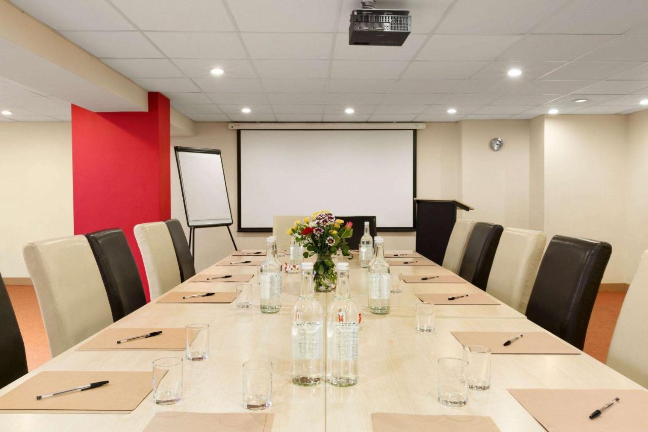 Ramada Hounslow - Heathrow East Экстерьер фото