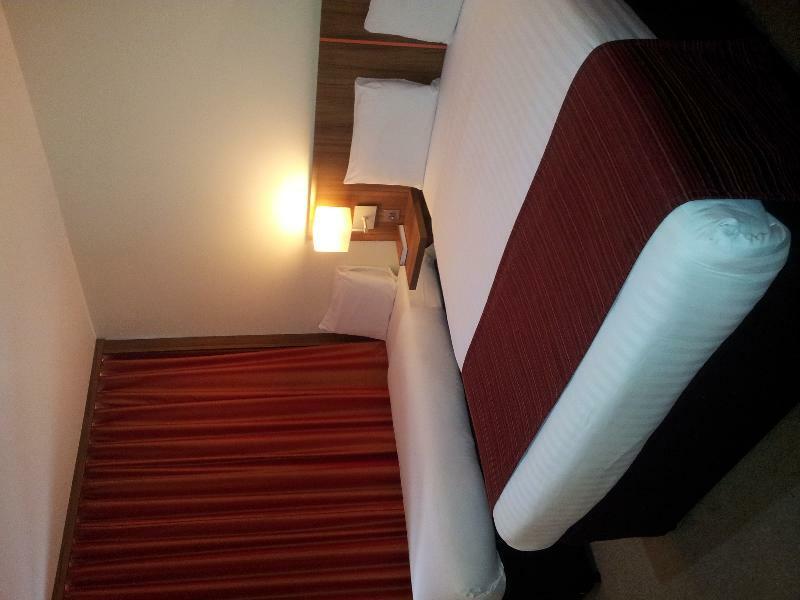 Ramada Hounslow - Heathrow East Экстерьер фото