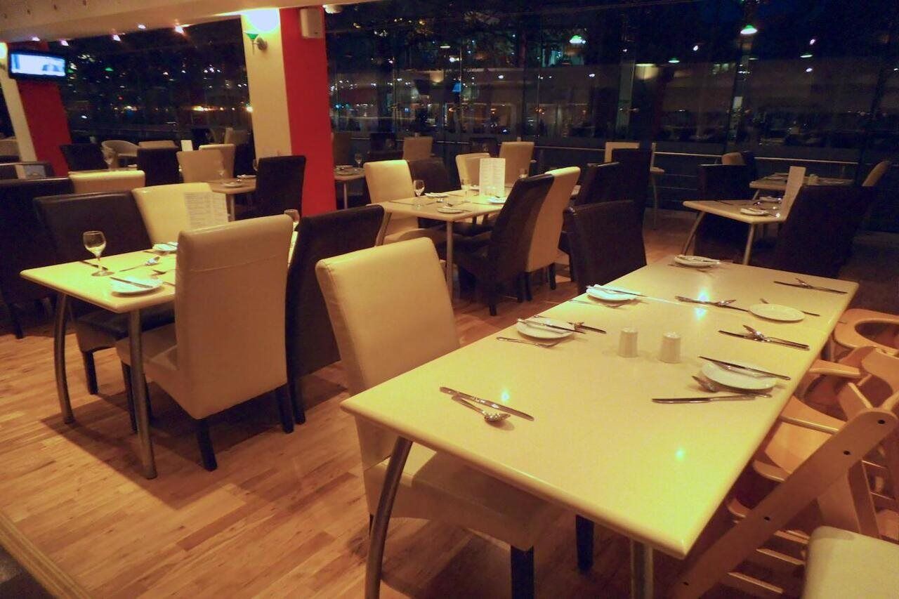 Ramada Hounslow - Heathrow East Экстерьер фото